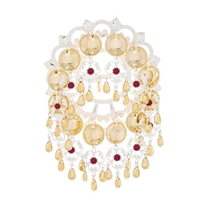 Sølje, kvit/forgylt med raude steinar i filigran